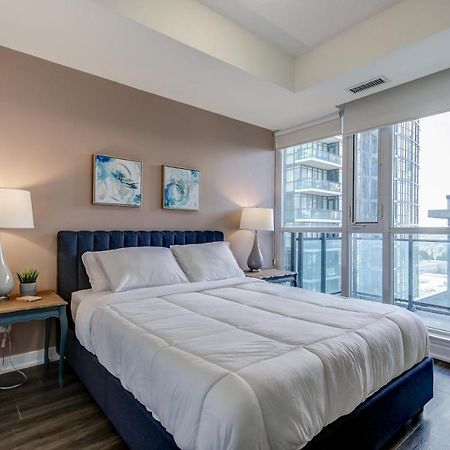 The Benetton Suite - Square One 1 Bedroom + Den + 1 Parking Mississauga Exterior photo
