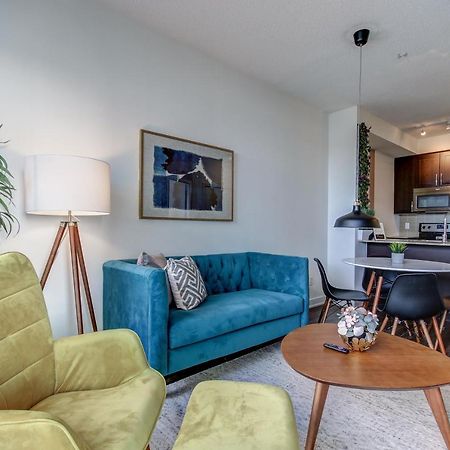 The Benetton Suite - Square One 1 Bedroom + Den + 1 Parking Mississauga Exterior photo