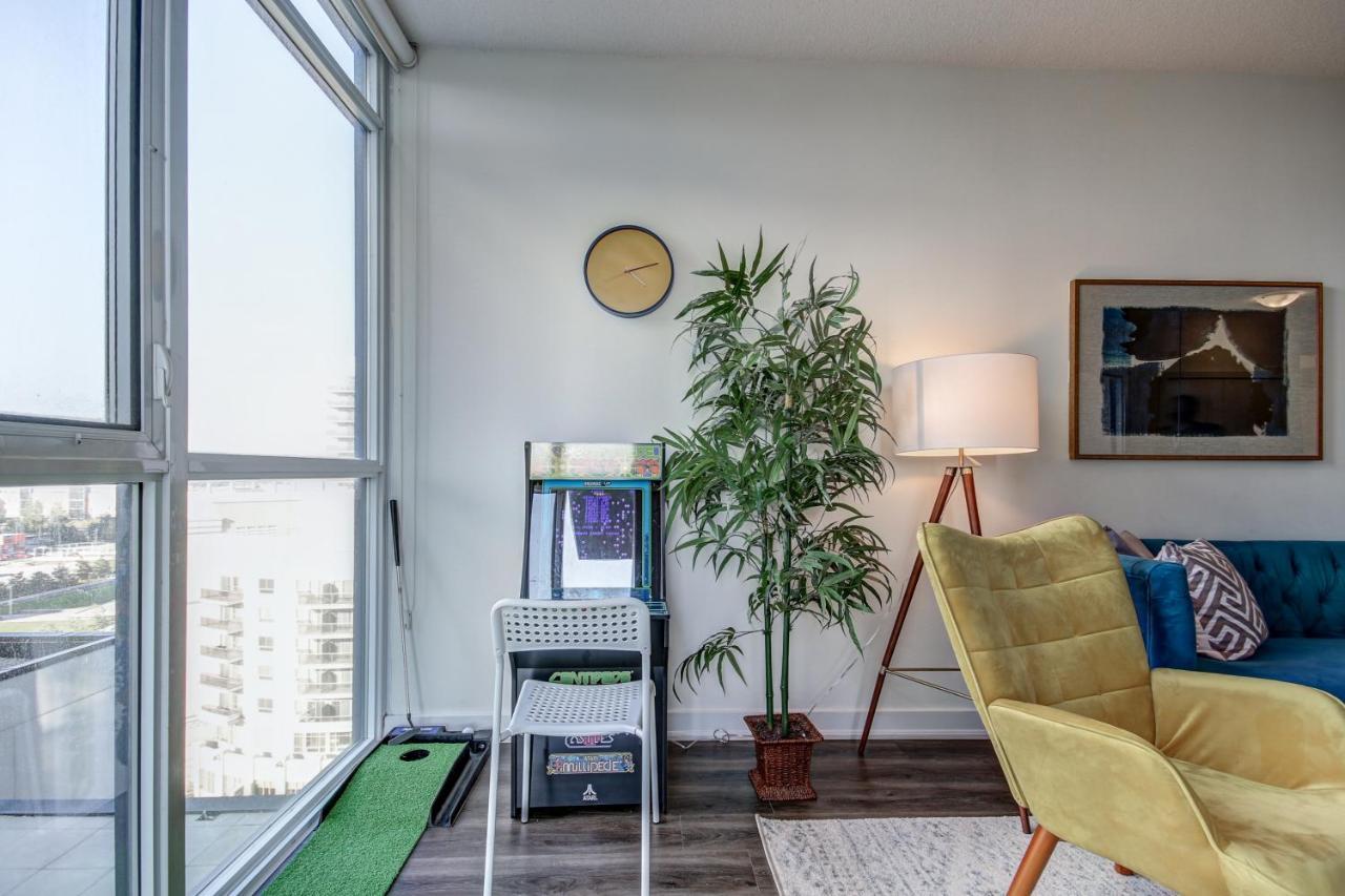 The Benetton Suite - Square One 1 Bedroom + Den + 1 Parking Mississauga Exterior photo
