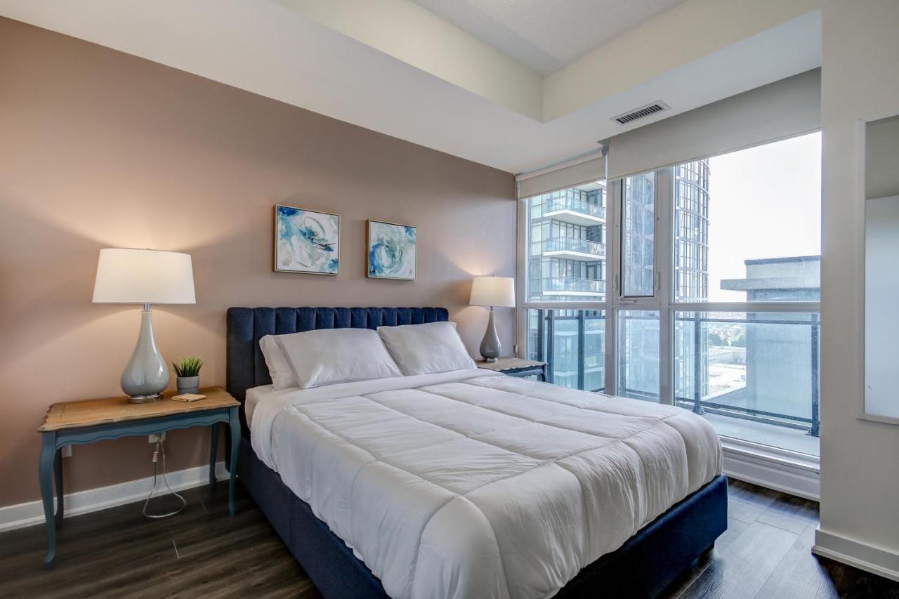 The Benetton Suite - Square One 1 Bedroom + Den + 1 Parking Mississauga Exterior photo