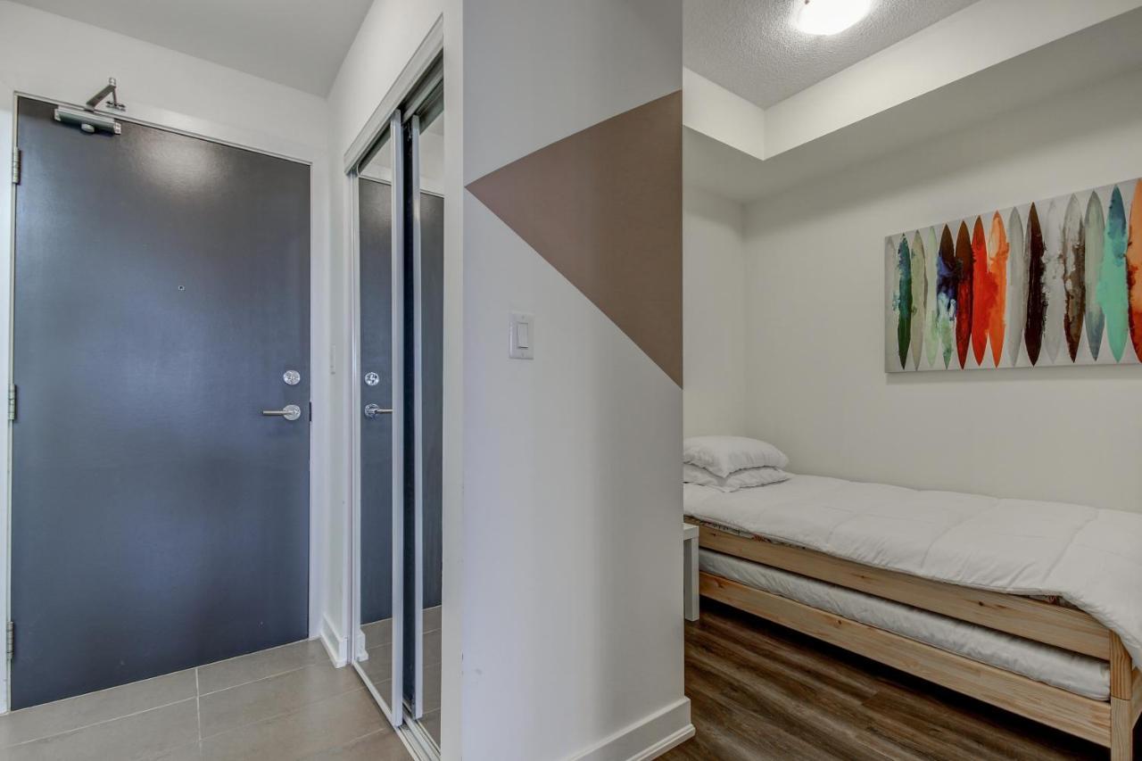 The Benetton Suite - Square One 1 Bedroom + Den + 1 Parking Mississauga Exterior photo